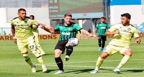 أودينيزي يهزم ساسولو بثلاثية في الدوري الإيطالي